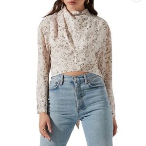 NWT ASTR The Label Long Sleeve Drape Tie Back Top